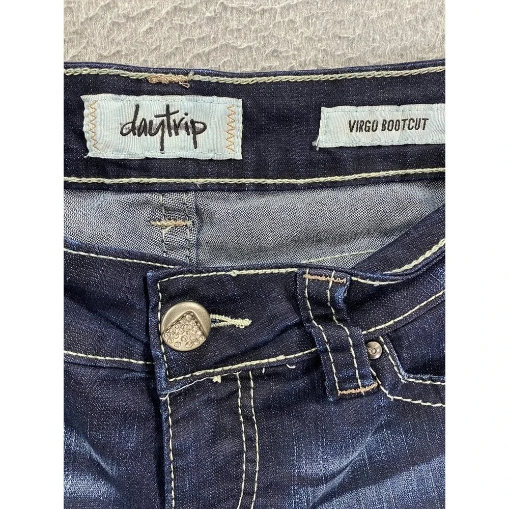 Daytrip Virgo Bootcut Dark Wash Women's Jeans Size 25L (26x33) Stretch Stitching